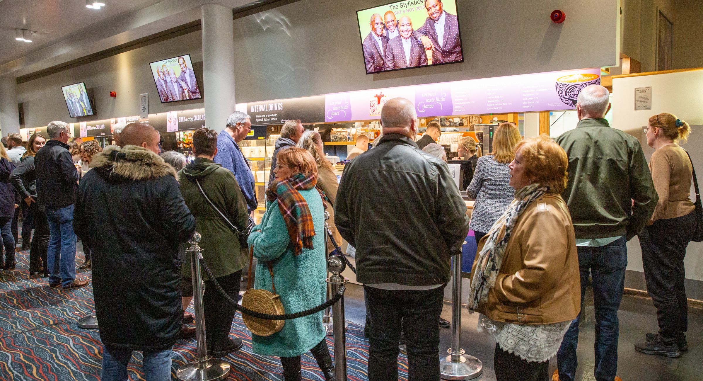 Patrons queing up in a line for the bar in the Cliffs Pavilion foyer.